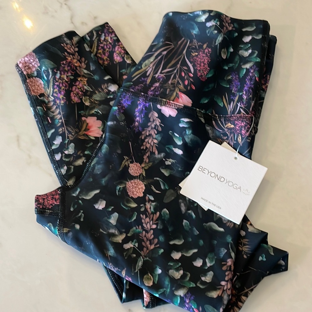 NWT Beyond Yoga Leggings